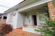 Ótima casa de 264m² reformada, com 03 dormitórios, banheiro social, sala de estar, sala integrada com cozinha, lavanderia, amplo pátio com piscina, quiosque com churrasqueira, banheiro auxiliar, vaga 