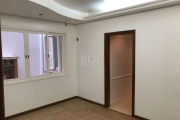 Excelente apartamento à venda na Avenida Taquara, com 77m² de área privativa e 3 dormitórios. Possui 2 banheiros sociais e churrasqueira. Localizado em Petrópolis, próximo a comércios e conveniências.