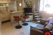 Apartamento duplex com serviço a venda na Vila Nova Conceição, Rua Gararu, a 400 metros do Parque Ibirapuera.