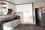 Apartamento na av.Paes de Barros proximo a rua Jumana contendo 2 amplos dormitorios sala cozinha area serviço e dep.compl.de empregada