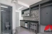 Studio no Centro mobiliado em frente o Metrô com 1 quarto, sala com cozinha e sacada, 1 banheiro, piscina, area gourmet, lavanderia