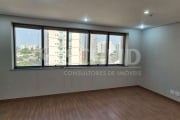 Conjunto Comercial com 201m², 5 salas amplas, banheiros, refeirório, 1 vaga.