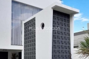 Casa de Condomínio Exclusiva: Sobrado Moderno com 3 Suítes, Design Sofisticado e Natureza Preservad