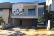 Luxuosa Casa no Condomínio Sunlake: 3 Suítes, 1 Escritório, 250m² de Terreno e 205m² de Construção