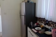 apartamento no 2° andar, reformado. ficam alguns moveis .