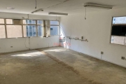 Sala comercial, conjunto comercial VENDA de 41,71 m2 área útil, 1 banheiro e 1 vaga na Brig. Luis A