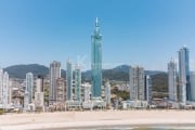 Apartamento andar alto no exclusivo One Tower em Balneário Camboriú, frente mar com 4 suítes sendo 2 master com hidromassagem e 4 vagas de garagem..