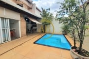 Linda casa em Condomínio e com piscina na Vila do Golfe