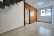 Apartamento cobertura no condomínio Spazio Rio Verde, com 03 dormitórios (01 suíte), elevador e varanda privativa com churrasqueira.