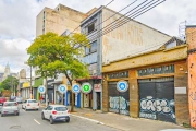 Versátil loja de rua para venda, 743m²