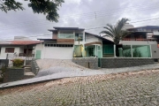 Casa à venda, no Bairro Bom Abrigo, Florianópolis-SC, com 3 quartos, sendo 1 suíte, com 3 vagas