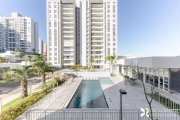 Excelente apartamento em andar alto com 3 suítes, amplo living, lareira, lavabo, sacada gourmet com churrasqueira, frente para a infra estrutura de lazer, ensolarado e arejado. Possui 3 vagas de garag