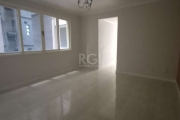 Apartamento 3 dormitórios, living 2 ambientes, cozinha ampla, dependência com banheiro, banheiro social, piso parquet, arejado.&lt;BR&gt;&lt;BR&gt;Condomínio oferece: Portaria 24 horas, elevadores e c