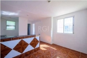 Este apartamento de 2 dormitórios com 1 vaga para o carro está localizado no bairro Vila Nova em Porto Alegre - RS, em um condomínio residencial chamado Jardim Imperial. O apartamento possui uma sala 