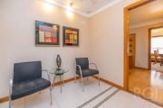 Conjunto comercial no bairro Petrópolis&lt;BR&gt;Espaçoso conjunto mobiliado, com 3 salas separadas, sendo uma sala de recepção e 2 outras para atendimento, com um banheiro e copa, tudo com móveis pla