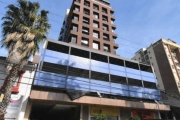 Ótima oportunidade de investimento em sala comercial à venda no bairro Menino Deus em Porto Alegre. Localizada na Rua Jose de Alencar, o imóvel possui área privativa de 38.66m² e 1 banheiro social., c