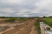 Terreno com área total de 30.850,00m² medindo 10,00m de frente, 450,00m de extenção de frente á fundos, medindo 150,00m de largura nos fundos.