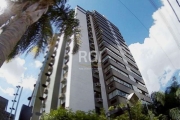 Apartamento andar alto  com vista panorâmica 3 dormitórios com suíte, 122m² Bairro Boa Vista Porto Alegre - RS.&lt;BR&gt; Sala para 3 ambientes com gabinete, sacada integrada ao living com churrasquei