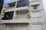 Cobertura com 2 dormitórios, living com sacada, dependência de empregada, 1 vaga, linda vista, ótima posição solar, amplo terraço com churrasqueira. Acesso às principais avenidas e próximo a todos os 