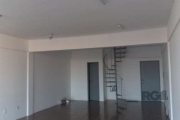 Excelente oportunidade !!! Sala comercial duplex no coração da avenida mais movimentada de Porto Alegre, localizada na avenida Assis Brasil , reformada, linda, toda envidraçada, ensolarada e arejada, 