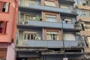 Apartamento de 3 dormitórios no Centro Histórico em Porto Alegre. Possui hall de entrada, sala de estar, sala de jantar, lavabo, banheiro social, ampla cozinha e área de serviço separada.&lt;BR&gt;Loc