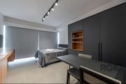 Libertas Imóveis aluga Loft Mobiliado de 28,41m² no empreendimento Liv Execute no bairro Petrópolis. Imóvel pronto para morar, decorado por arquiteto, Split, banheiro com box de vidro, uma linda vista