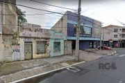 Vende-se terreno em região comercial com edificação antiga, localizado em excelente ponto para instalações corporativas - Avenida Bento Gonçalves com a rua Luiz de Camões bairro Partenon. Ótima área p