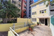 Excelente casa comercial no bairro Rio Branco. O 1º pavimento conta com espaço para 3 ambientes, cozinha e banheiro com acessibilidade. O 2º pavimento possui espaço para 2 ambientes, 1 suíte e 1 banhe