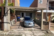 Ótima casa em condomínio, com 1 dormitótio, amplo living, cozinha, lavanderia fechada, vaga de garagem, playground,  ótima localiazação perto de todos os recursos do bairro. Estuda carro no negócio no