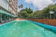 Vendo excelente apartamento no bairro Floresta, em frente ao colégio Marista São Pedro.&lt;BR&gt;Apartamento 3 dormitórios, banheiro social, living para dois ambientes, sala de jantar, cozinha, área d