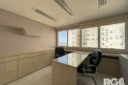 Sala comercial mobiliada localizada na Av. Bento Gonçalves próximo das ruas Euclides da Cunha e Monteiro Lobato.&lt;BR&gt;Fica no 9º andar do prédio e possui  35 m² de área privativa,  recepção, acaba