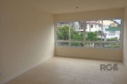 Apartamento no bairro Jardim Itu Sabará, de 70m² no 3º andar. Imóvel com 2 dormitórios, sendo 1 suite, sala, cozinha, churrasqueira, banheiros e piso em porcelanato. Garagem para 1 veículo. Condomínio