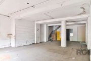 Libertas Imobiliária aluga loja com aproximadamente 85m² no bairro Bom Fim. Imóvel com parte térrea e mezanino, 02 banheiros, cortina de ferro, piso frio. Em ótima localização, estando de frente ao Pa