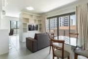 Apartamento mobiliado de 47 m², estilo Loft, 1 dormitório, 1 suíte, living com cozinha integrada, sacada, churrasqueira e 1 vaga de garagem coberta.&lt;BR&gt;&lt;BR&gt;Condomínio com piscina aquecida,