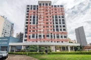 Apartamento à venda localizado na Avenida Loureiro da Silva, no bairro Centro em Porto Alegre. Este imóvel conta com área construída de 53m², oferecendo 2 quartos, 1 banheiro e 1 vaga de garagem. Apro