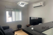 Excelente apartamento no bairro Santana com 01 (um) dormitório todo reformado com acabamentos de qualidade, esquadrias novas. imóvel conta com amplo living e 01 banheiro e cozinha, excelente localizaç