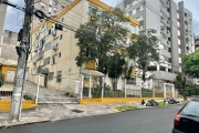 Vende apto 02 dormitórios, sala, banheiro, cozinha e área de serviço separada.&lt;BR&gt;Prédio localizado bem próximo ao Parque Germânia, Hospital Banco de Olhos, da Praça Fortunato Pimentel.&lt;BR&gt