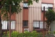 Apartamento com 1 dormitório no Bairro Santana, living para 2 ambientes, banheiro social, cozinha com área de serviço. Em prédio pequeno com condomínio de baixo valor. Ficam todos os móveis fixos no a