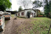 Terreno amplo, excelente para CONSTRUTORAS,pátio amplo, arborizado c/ depósito e pavilhão. Junto à BENTO GONÇALVES, excelente potencial construtivo na região.&lt;BR&gt;&lt;BR&gt;Casa de alvenaria com 