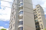 Apartamento 3 dormitórios, closet, lavabo, living, bem iluminado em rua arborizada.&lt;BR&gt;Localização privilegiada, esquina com Marques do Pombal, próximo a Cristóvão Colombo e de fácil acesso aos 