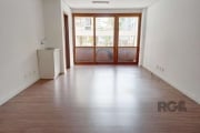 Compre ótima sala comercial, com 35,92m², espaço de recepção,  piso em laminado e é ensolarada e silenciosa! O condomínio conta com elevador. Excelente para investidor pois imóvel encontra-se LOCADO. 