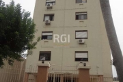 Excelente apartamento de 03 dormitórios( 01 suíte),amplo, living dois ambientes, sacada com churrasqueira, cozinha, piso laminado, vaga dupla coberta. Bem arejado e ensolarado.&lt;BR&gt;Edifício com e