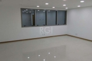 Sala Comercial bairro Menino Deus, piso de porcelanato. Andar alto e vista para o Guaíba, excelente investimento. &lt;BR&gt;O bairro Menino Deus em Porto Alegre está próximo aos bairros Centro Históri