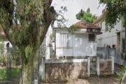 Casa nas imediações da Felipe de Oliveira, bairro Petrópolis, terreno com 11x33, totalizando 330m².&lt;BR&gt;Possibilidade de venda do terreno ao lado.&lt;BR&gt;&lt;BR&gt;O bairro Petrópolis, em Porto