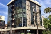 Sala comercial na Rua Almirante Barroso,  esquina Cristóvão Colombo, Bairro Floresta, com 38m²  construída de recepção, e três salas com divisórias. &lt;BR&gt;Edifício com Portaria 12h, e elevador.&lt