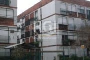 VENDE, apartamento térreo com 1 dormitório, living para 2 ambientes, cozinha, área de serviço fechada, banheiro social, piso frio. Gradeado. Prédio com segurança.