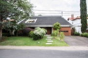 Casa no terra ville, semi-mobiliada, com estilo moderno e diferenciado.&lt;BR&gt;São 4 dormitórios, sendo 3 suítes. &lt;BR&gt;As suítes térreas são voltadas diretamente para o deck da piscina e lindo 