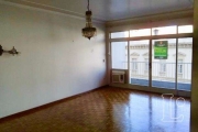 Apartamento totalmente reformado e mobiliado. 03 dormitórios com armários embutidos, sendo 1 suíte com hidro,  sacada com vista para Multi Palco do  Teatro São Pedro,  hall, living 02 ambientes, banhe