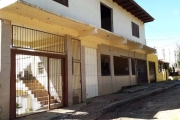 Excelente casa na camaqua próximo ao zaffari, são 5 casas , todas independentes, sendo que 3 estão alugadas, ( excelente para investidor). Pátio medindo 14,4 x 33 amplo e gramado. Possibilidade para c