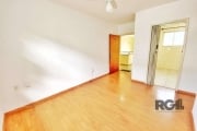 Apartamento 2 dormitórios, banheiro, sala ampla, cozinha e área de serviço separada.&lt;BR&gt;Condomínio com portaria 24 h, salão de festas, playground, quadra esportiva.